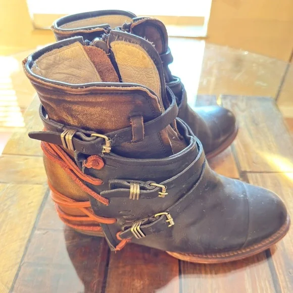 FREEBIRD by Steven Crue Women’s Black Distressed Leather Ankle Bootie Boots 8 - Picture 7 of 10